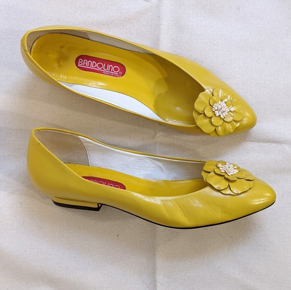 Vintage 1980s BANDOLINO pumps canary yellow size 7N - Picture 2 of 4
